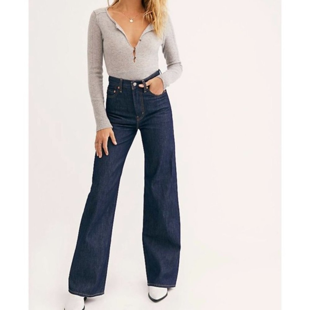 Aritzia x Levi’s Ribcage Boot Cut Flare Jeans - Picture 4 of 6